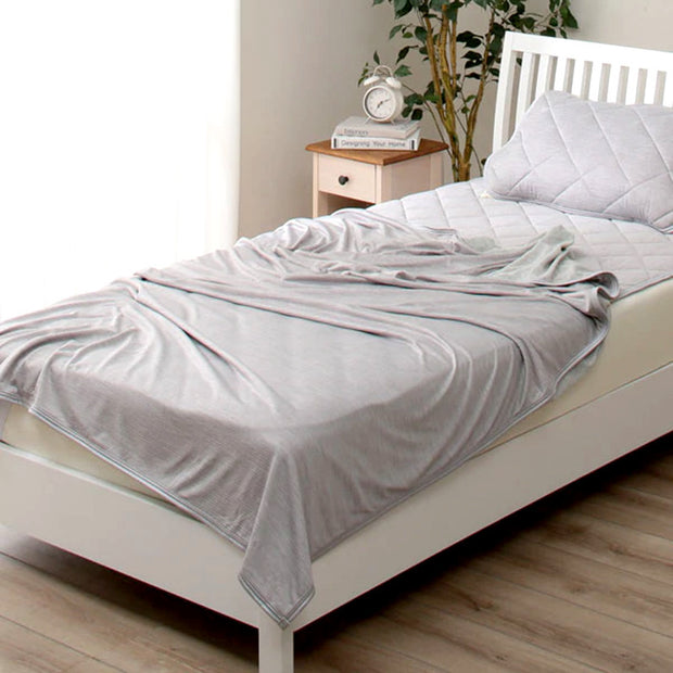 Heat Absorbing Cooling Blanket